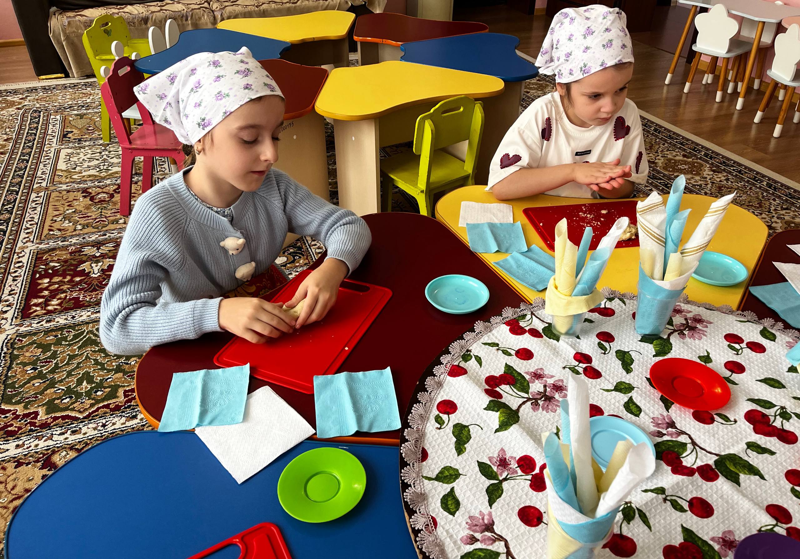 Групповое занятие по лепке из соленого теста «Угощение для Мишки»